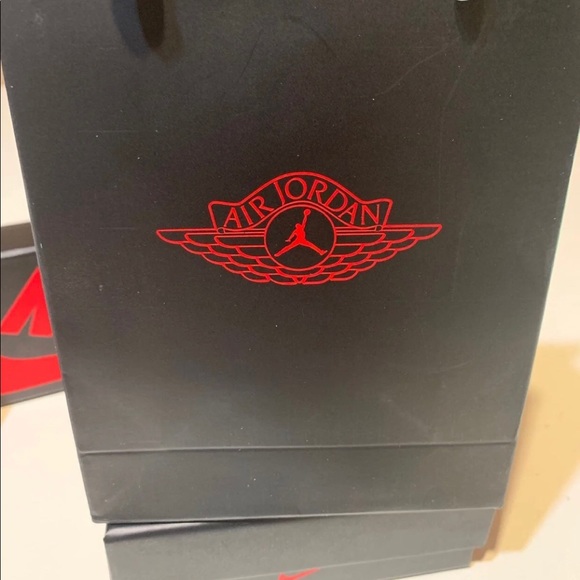 AirPod Case - Picture 7 of 8